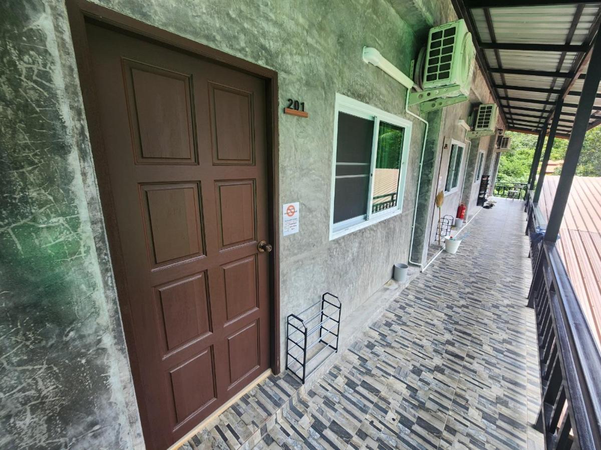 Skypearl Guesthouse & Pub Koh Tao Exterior photo